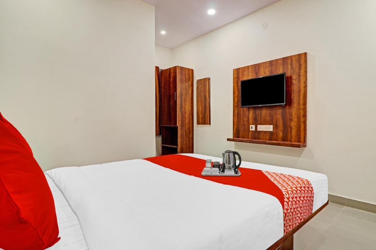 Hotel O Night Eye Hyderabad Bagian luar foto