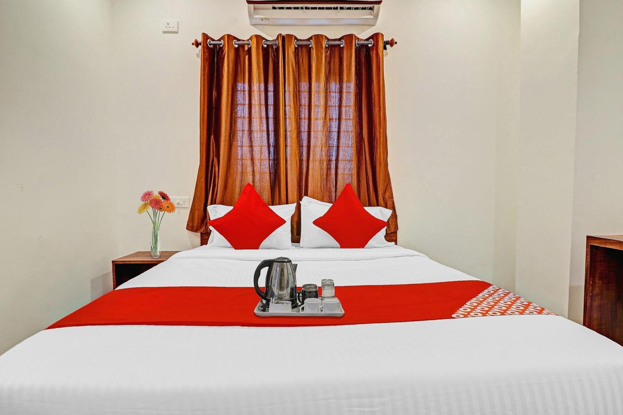 Hotel O Night Eye Hyderabad Bagian luar foto