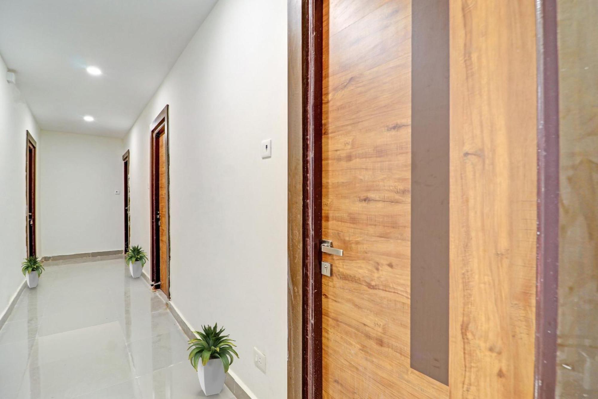 Hotel O Night Eye Hyderabad Bagian luar foto
