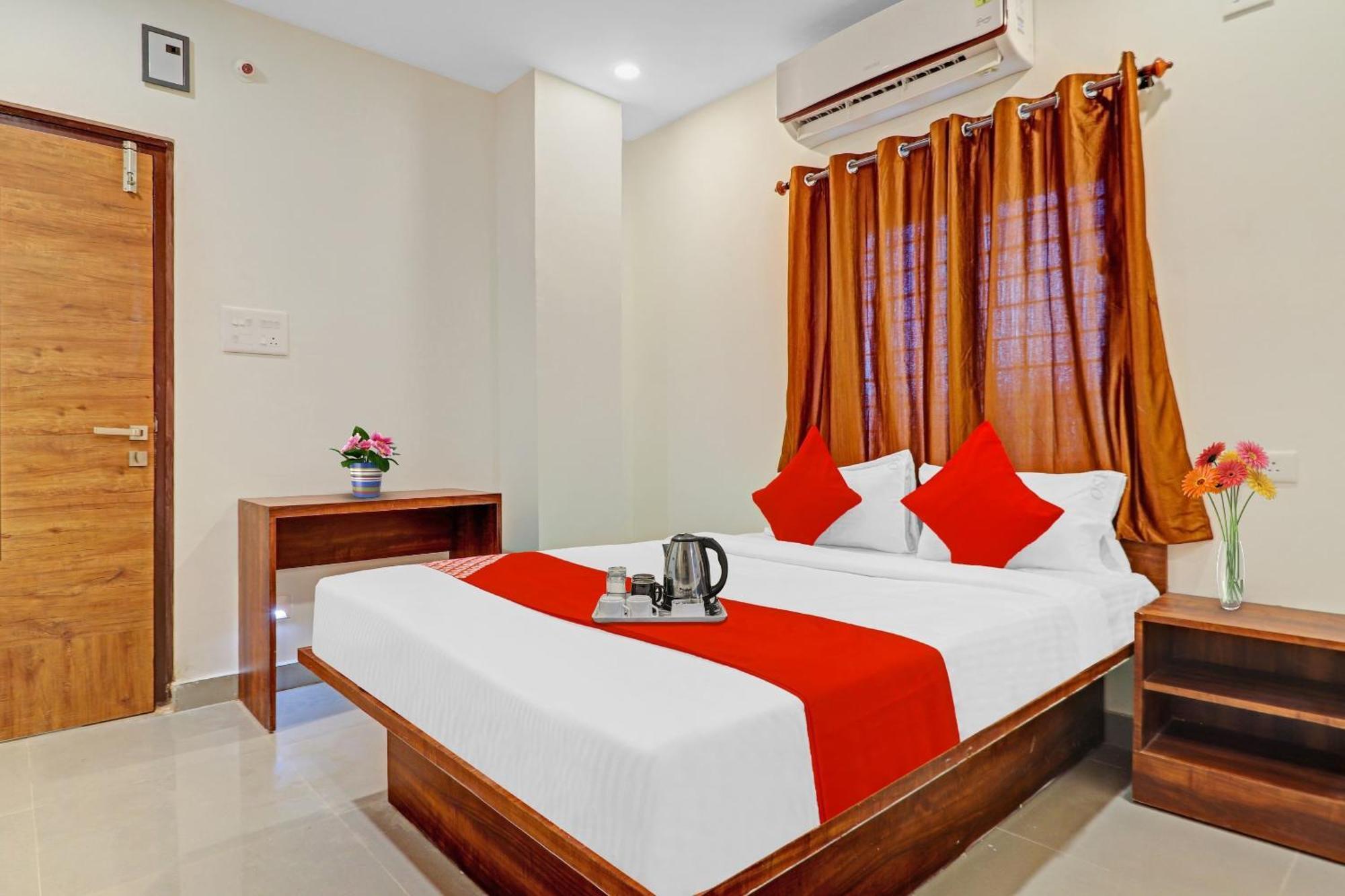 Hotel O Night Eye Hyderabad Bagian luar foto