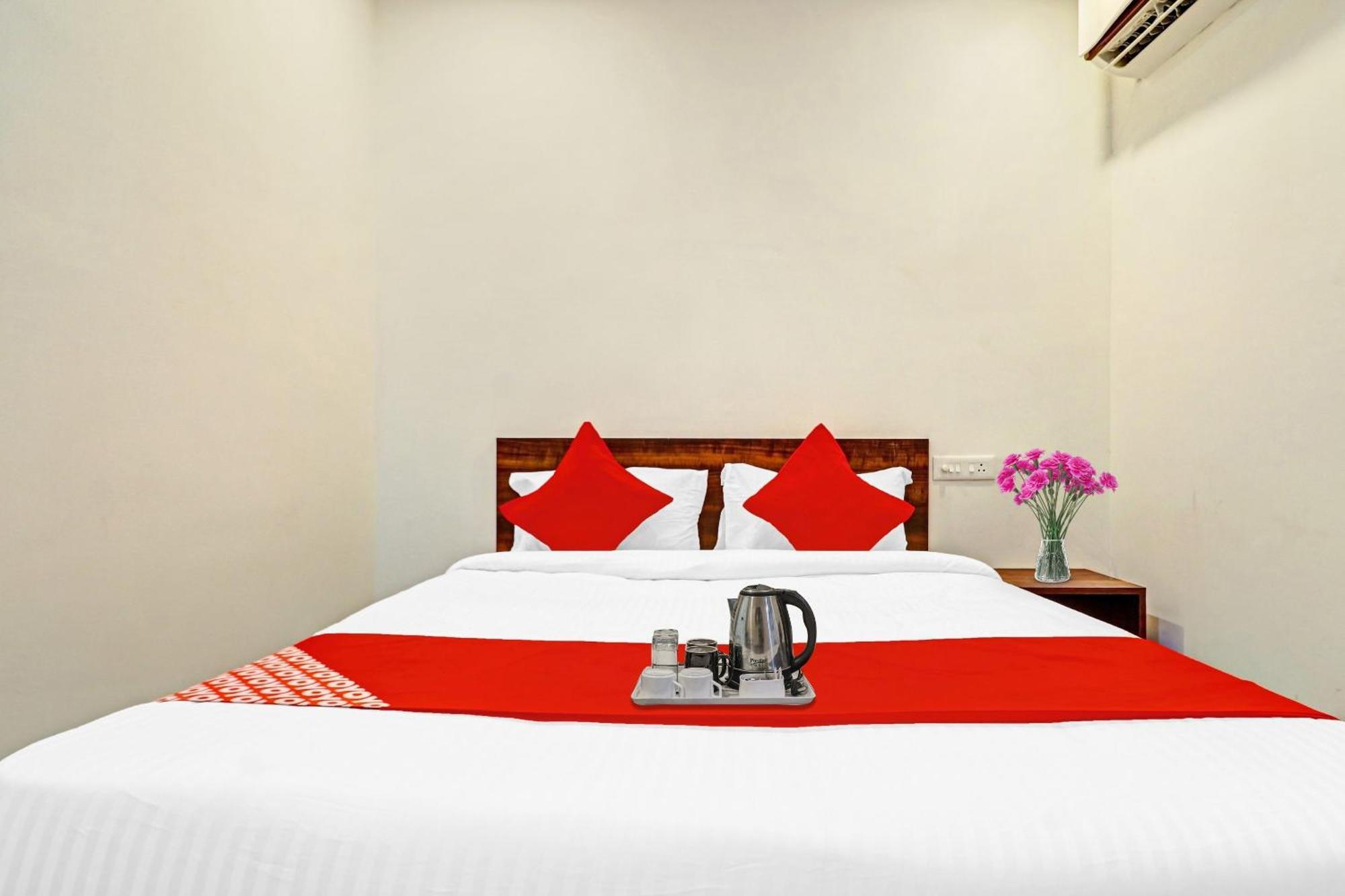 Hotel O Night Eye Hyderabad Bagian luar foto