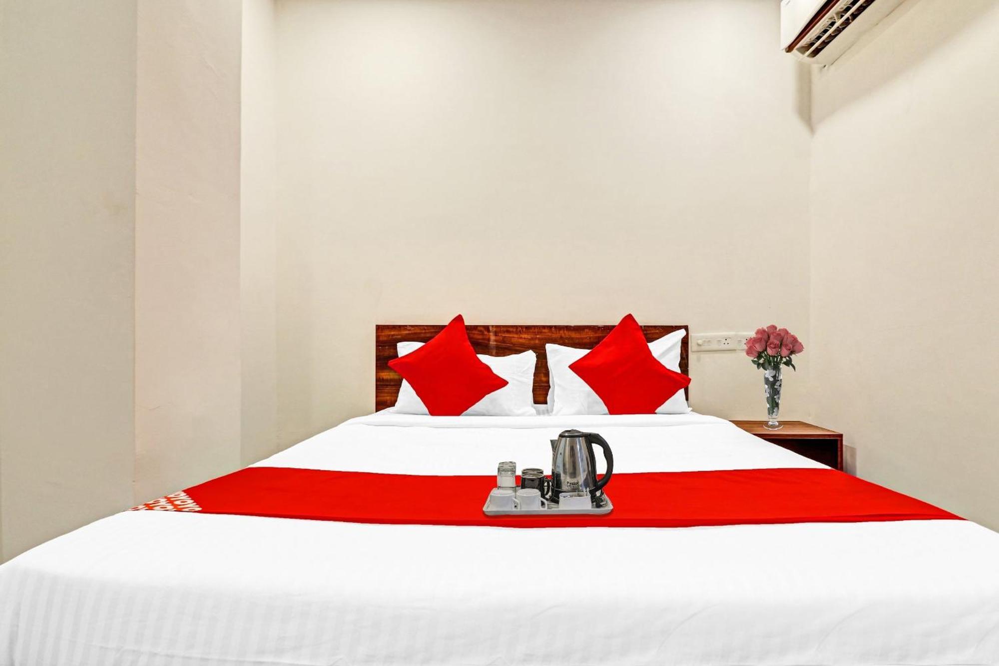 Hotel O Night Eye Hyderabad Bagian luar foto