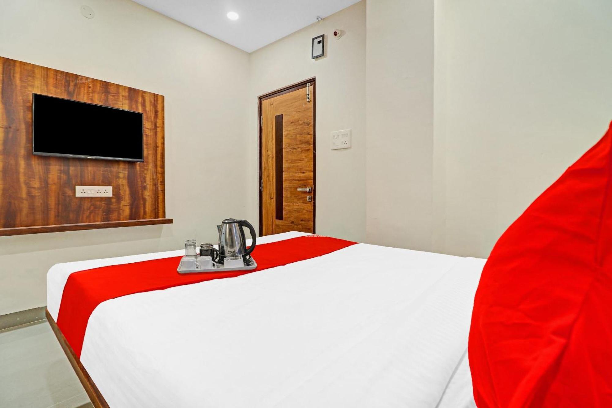 Hotel O Night Eye Hyderabad Bagian luar foto