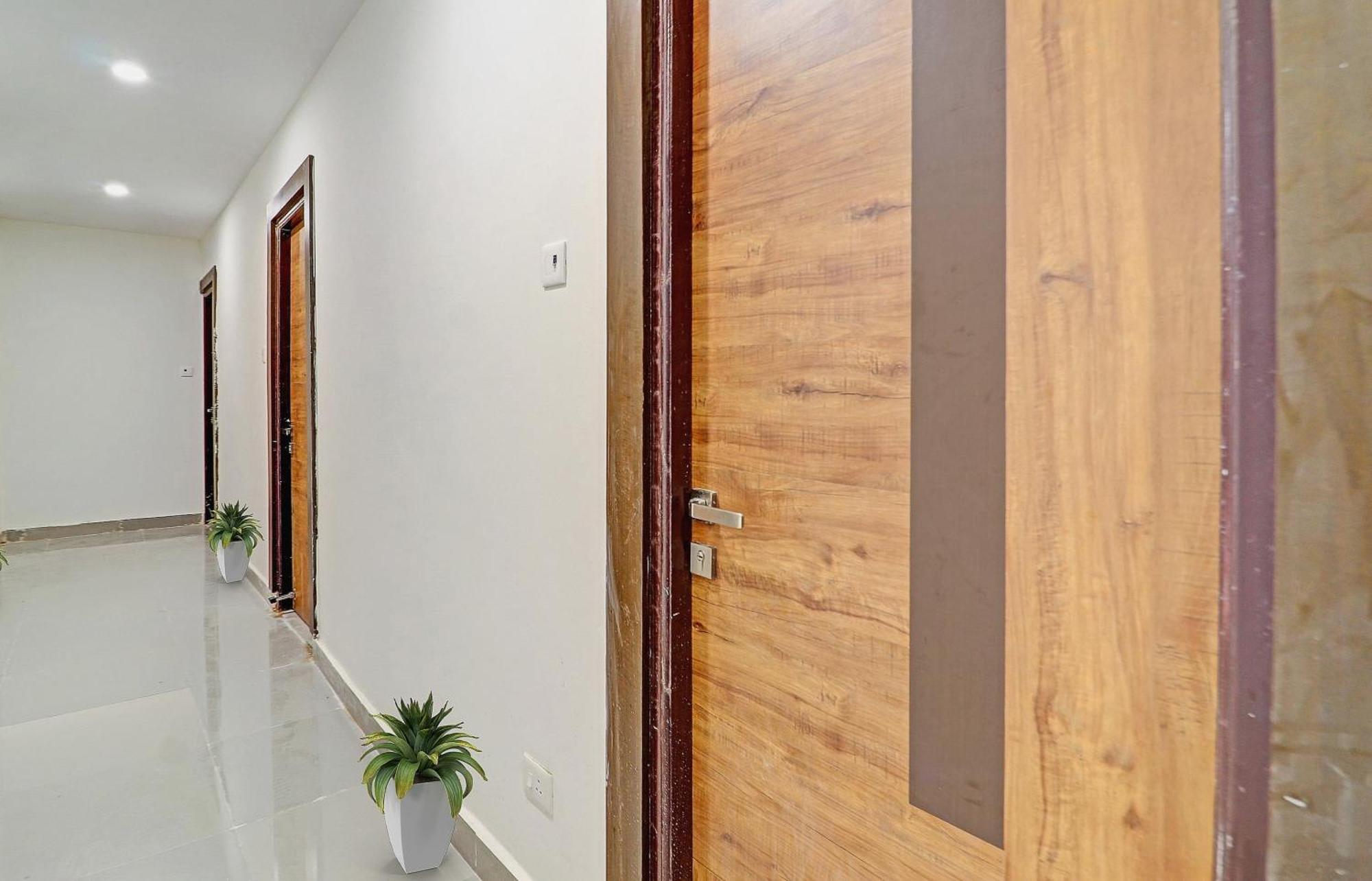 Hotel O Night Eye Hyderabad Bagian luar foto