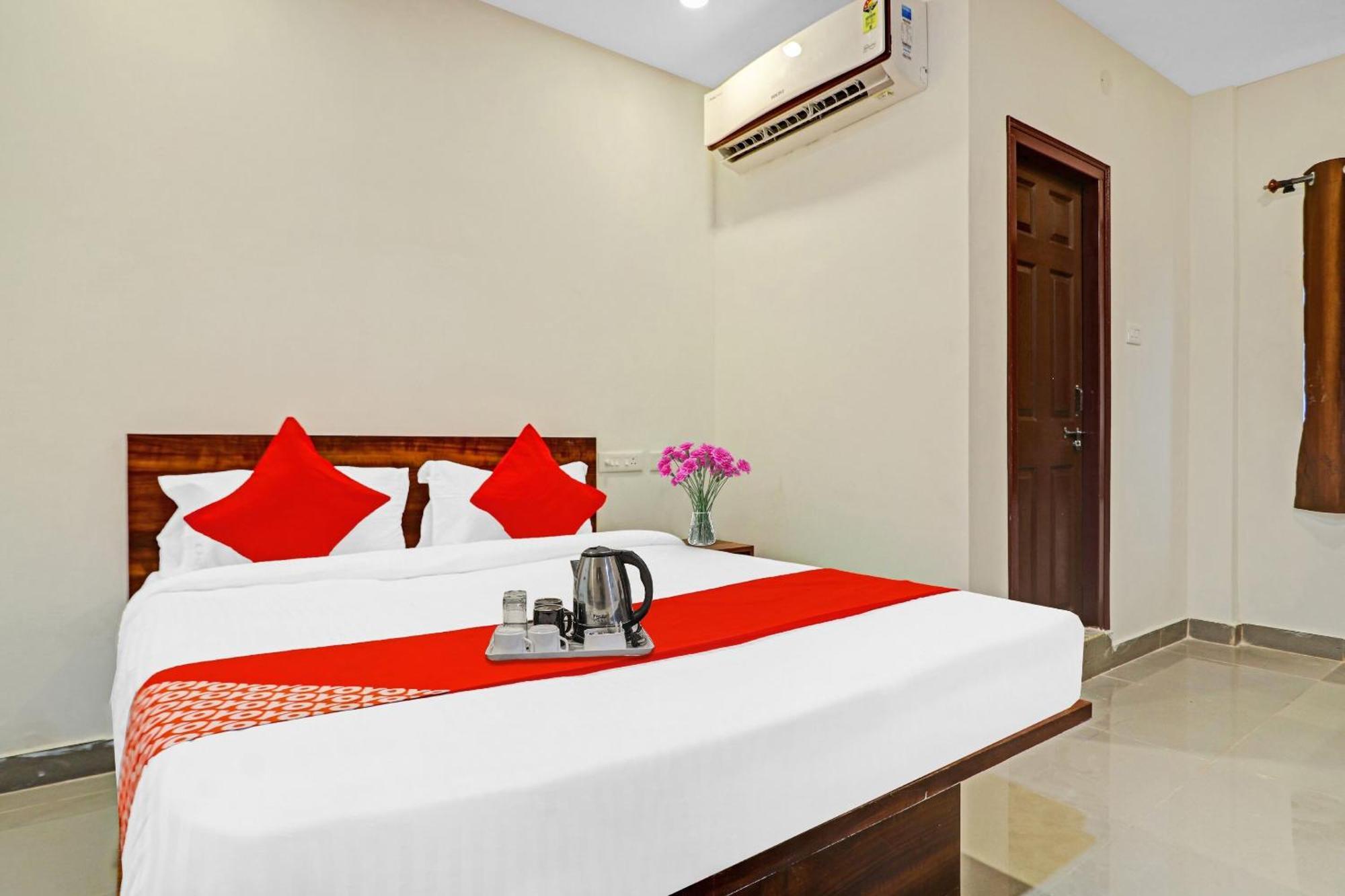 Hotel O Night Eye Hyderabad Bagian luar foto