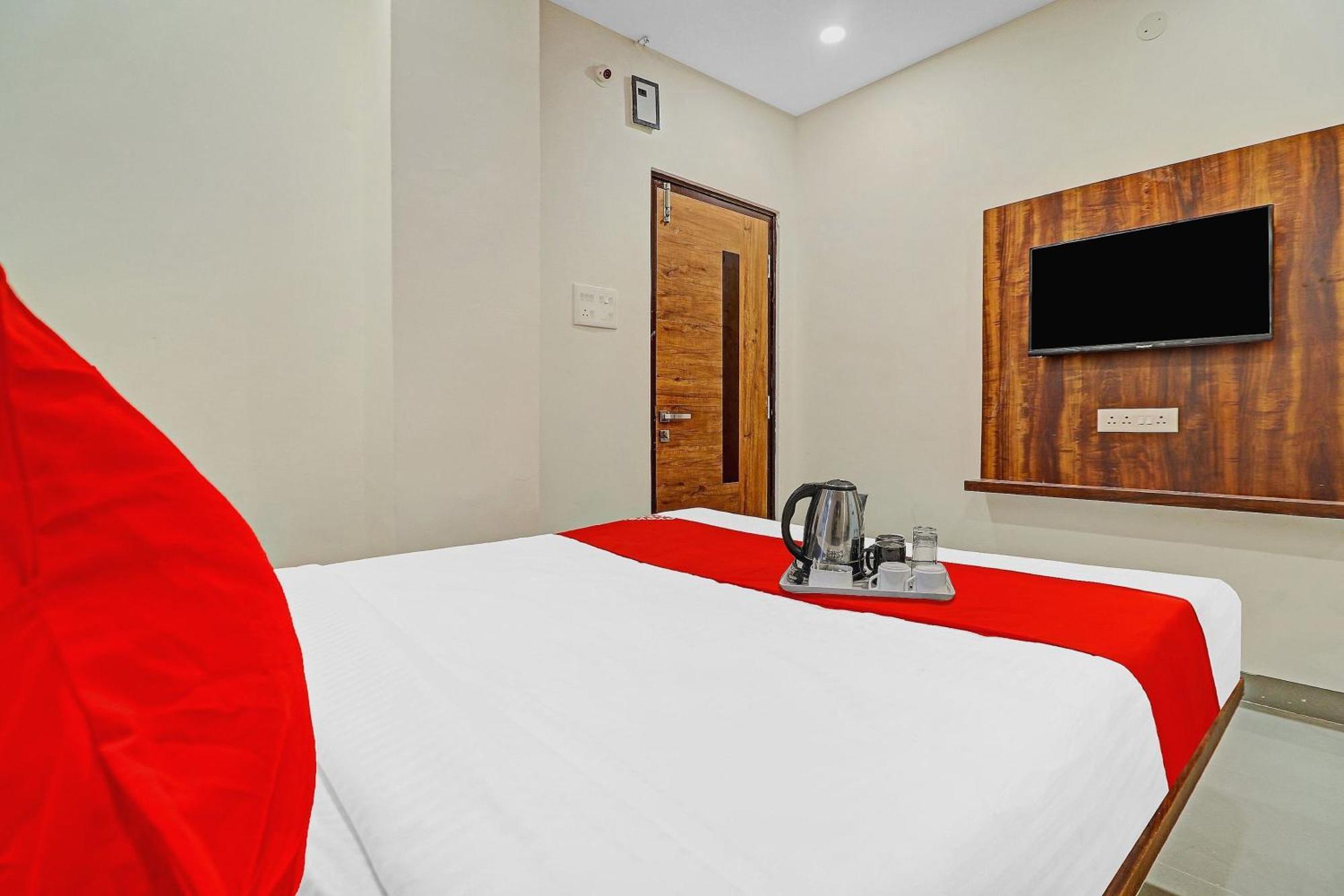 Hotel O Night Eye Hyderabad Bagian luar foto