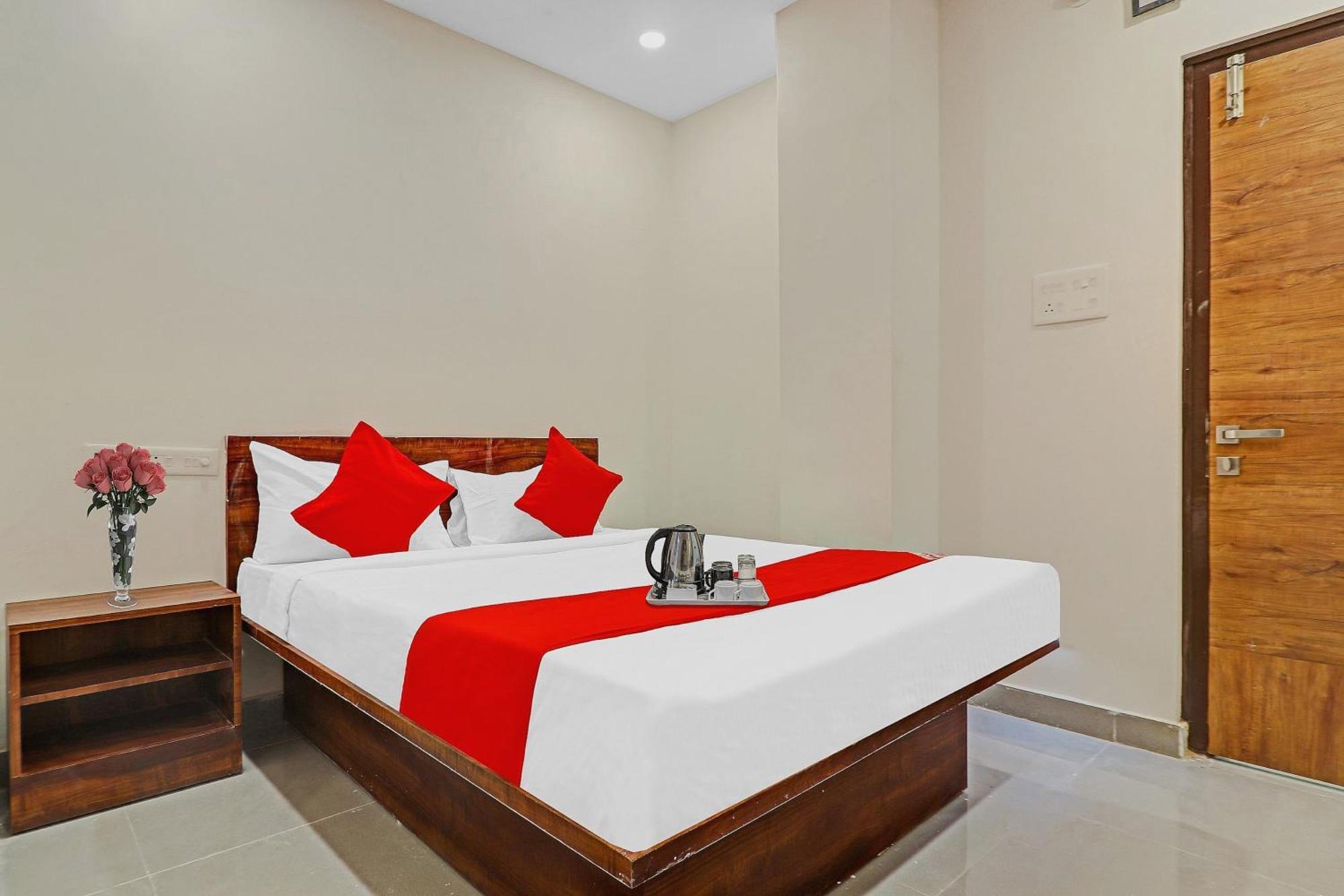 Hotel O Night Eye Hyderabad Bagian luar foto